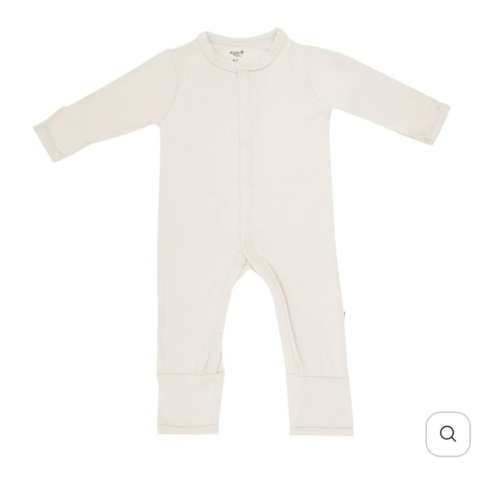 Kyte Baby snap romper in Oat